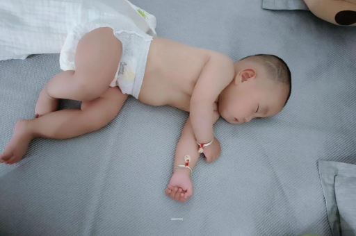 沧县五个月宝宝呕吐